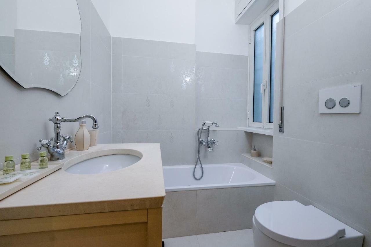 Your Trastevere Balcony Apartment *