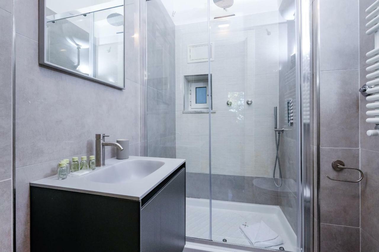 Your Trastevere Balcony Apartment